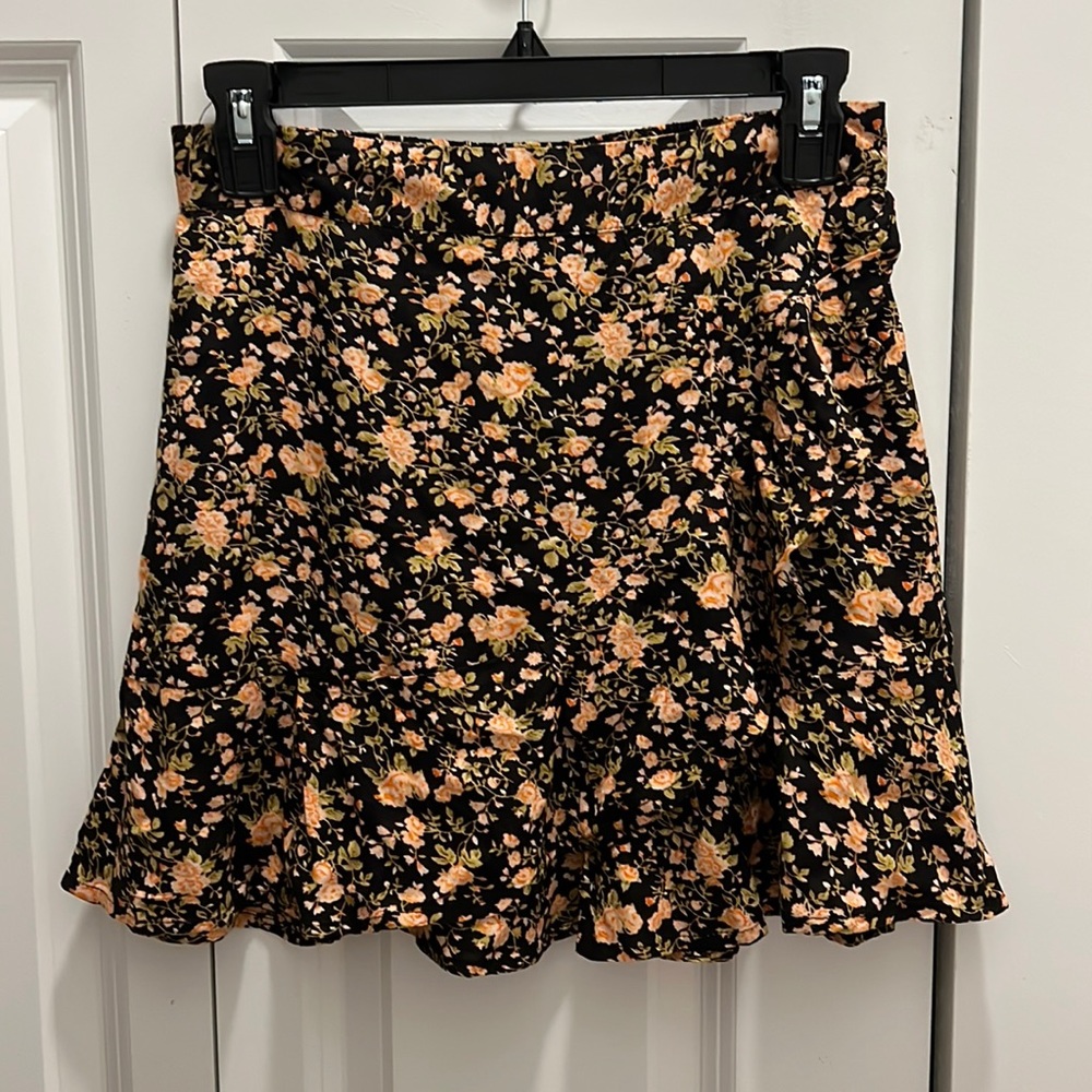 Skirt with floral design